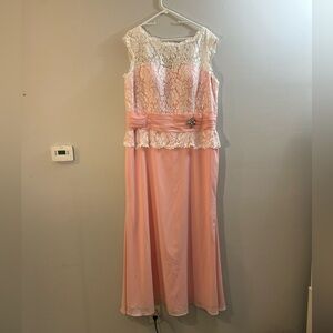 NWOT La Perle pink with white lace overlay in a size 22